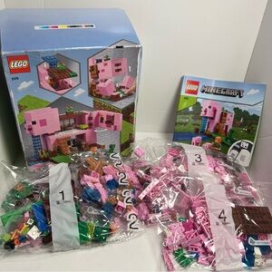 LEGO Minecraft 21170 The Pig House Set Alex Creeper Pigs 490 Pieces Complete